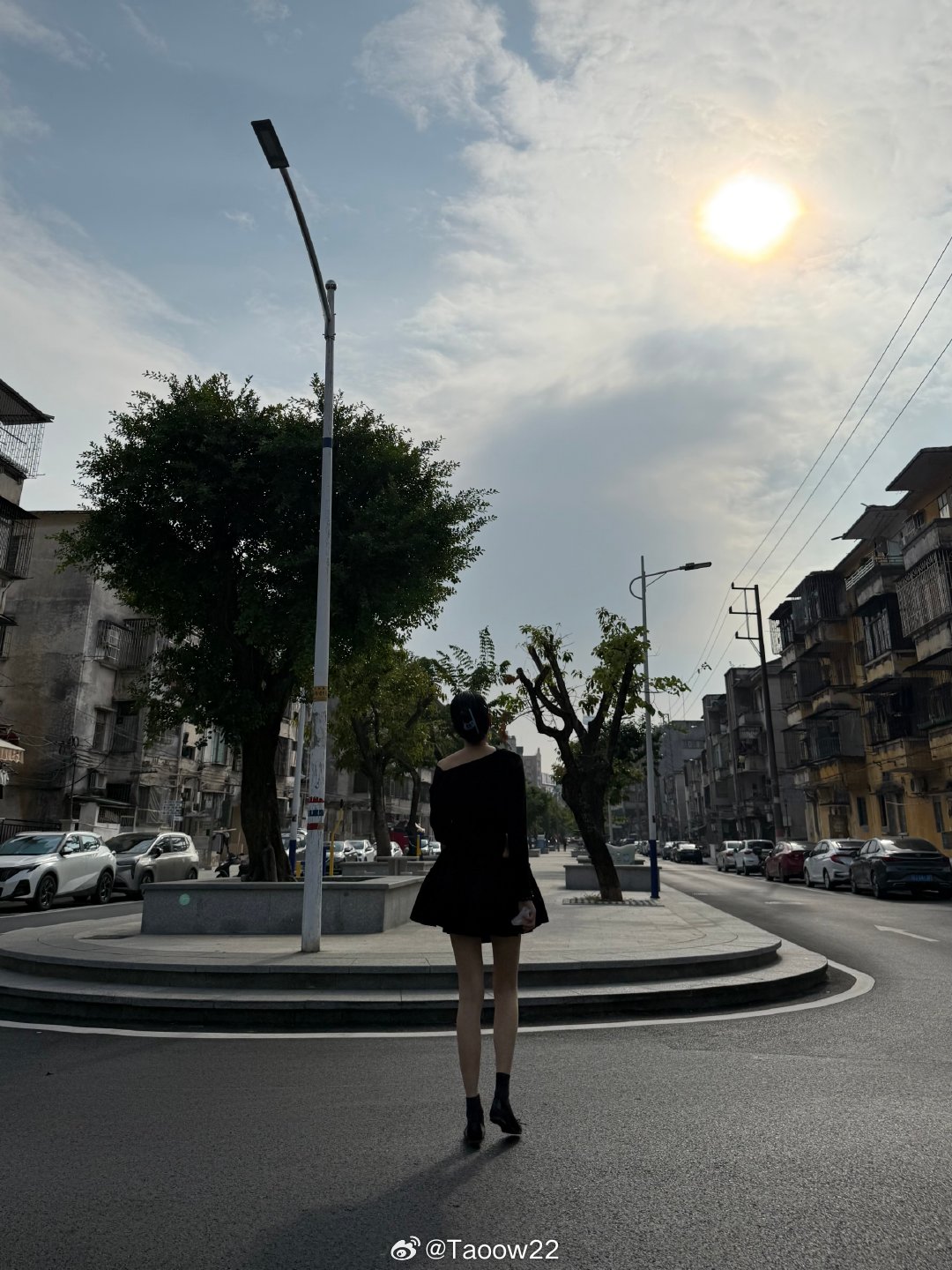 成为美女只需两步：第一步：把头发全梳起来第二步：不拍脸 ​​​