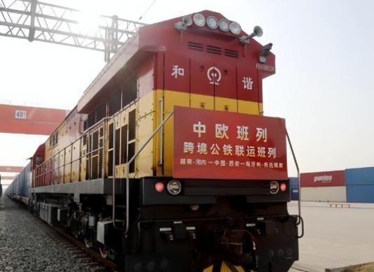 “中国人真是搞笑，搞什么中欧班列，现在成为笑柄了吧！”在2011年，美国媒体曾对