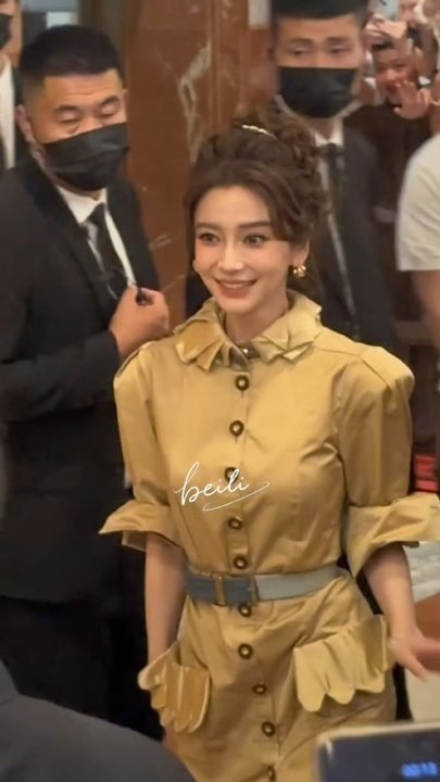 angelababy公主盘发angelababy上海生图状态 ​好美的妈咪 ​​