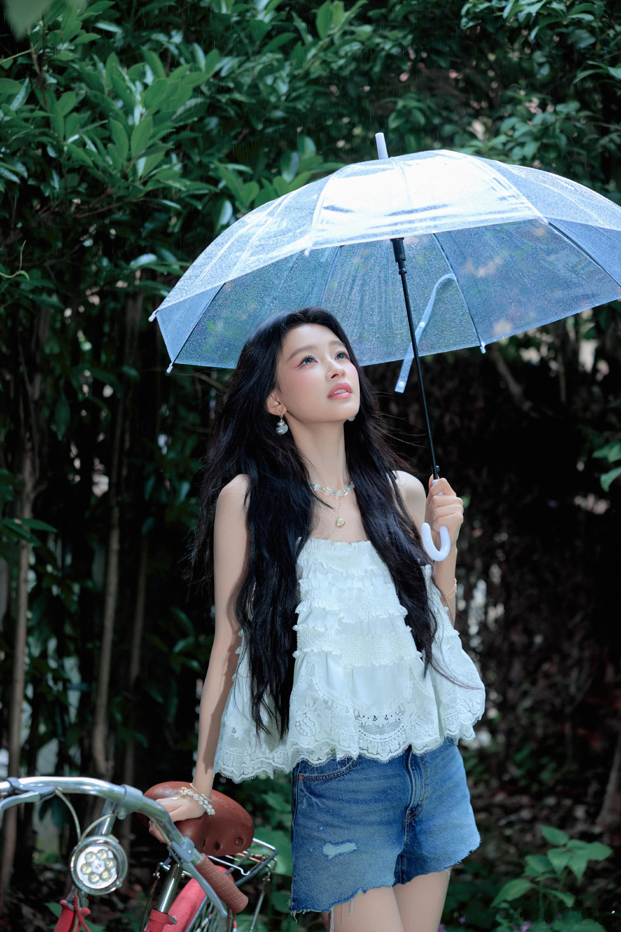 李雪琴说孙怡是顶级美貌孙怡骨相优越大长腿吸睛，顶级美貌名不虚传！李雪琴张嘴就把好
