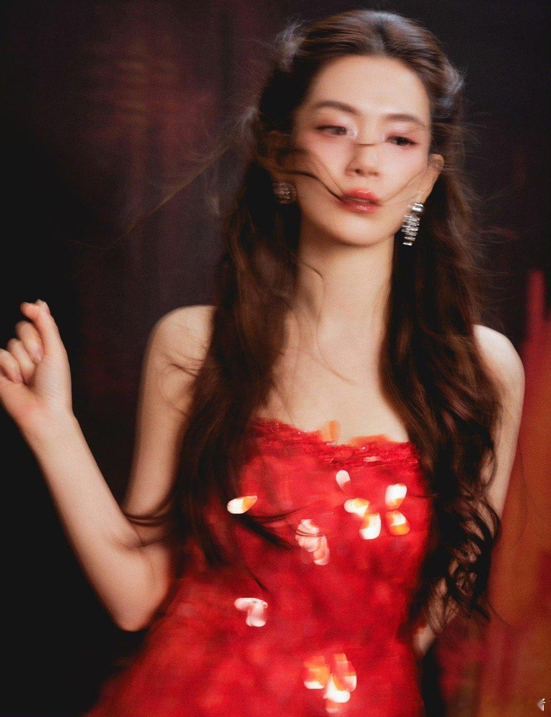 陈昊宇湖南卫视春晚出图！红红火火的姐姐一会见