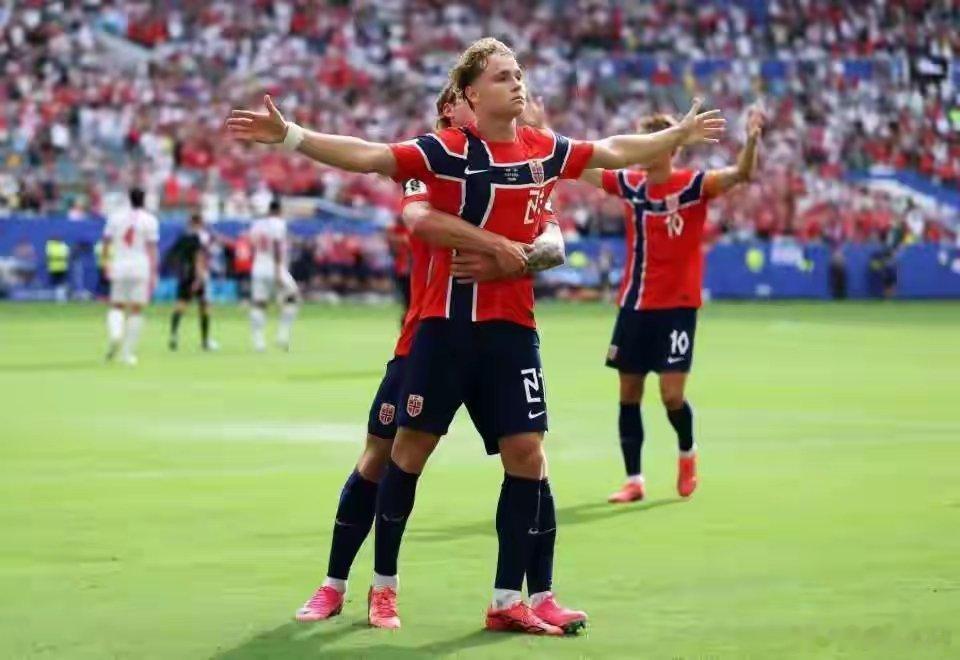 挪威vs英格兰 神仙球！世界杯超级吊射：挪威22岁新星将0.02预期进球打成极限
