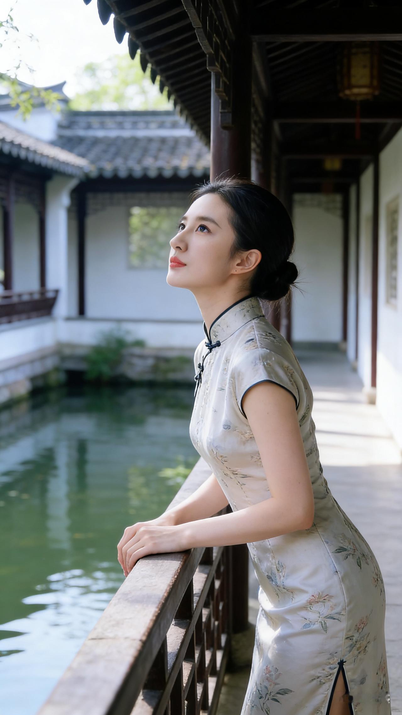 古典韵味，水墨江南，旗袍美人倚栏杆。旗袍秀东方美人 江南风旗袍照 旗袍古典美女 