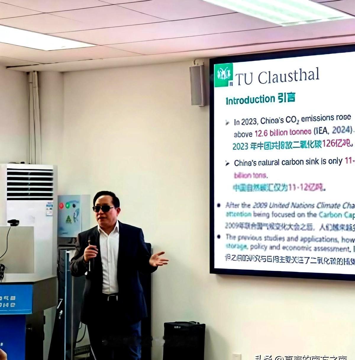 阆中在德国的侯正猛院士
那个从咱四川走出的背影，一声不响捧回唯一的优秀博士奖，稳