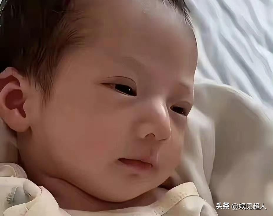 马筱梅刚出月子就给汪宝儿开了专属账号，一点不介意孩子出镜，看得特别开。这孩子打出