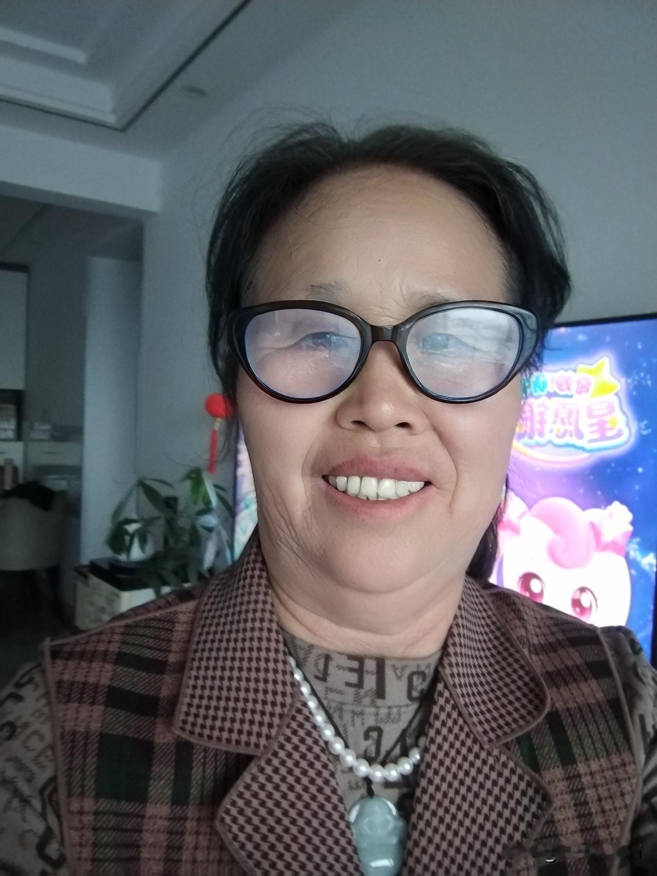 这半辈子，咱是把苦日子嚼碎了咽，把好日子细着过。
    心里装着的，是黄土高原