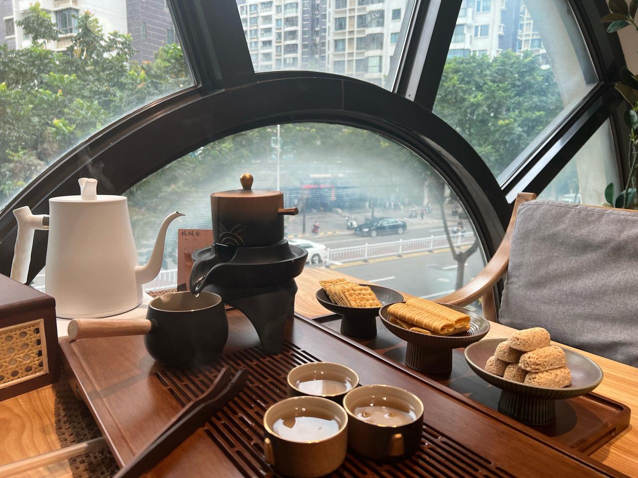 真心话茶局可太有意思了！就像那大爷搬着小板凳，在大树下找个地儿坐，开启一场畅聊。