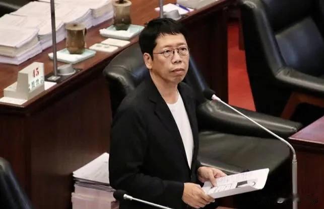 国民党议员黄绍庭遭羁押却放弃抗告   攀上救命索“认罪缴钱拼缓刑”

国民党高雄