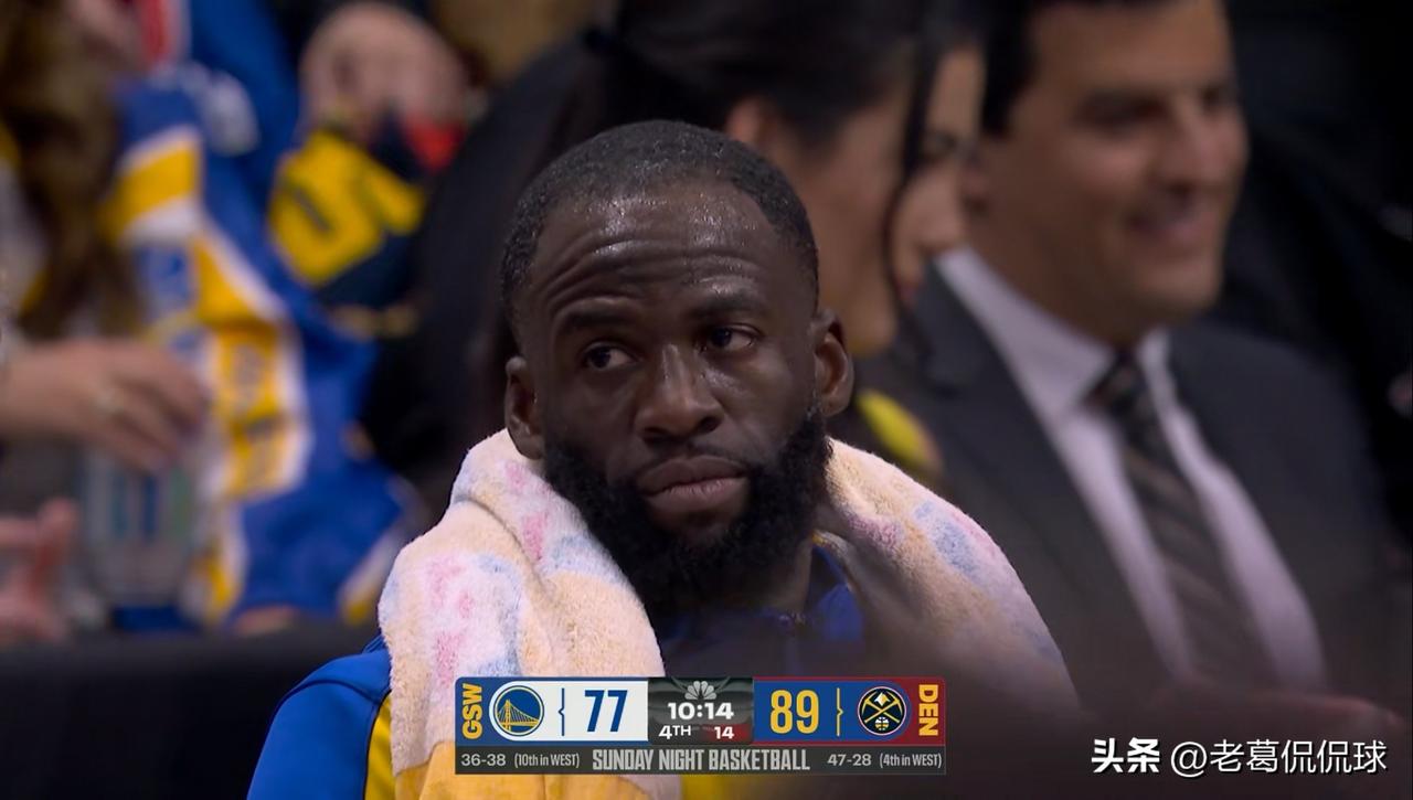 勇士领袖追梦格林真是太失落了！在今天勇士客场挑战掘金的比赛中，当时比赛进行到了第