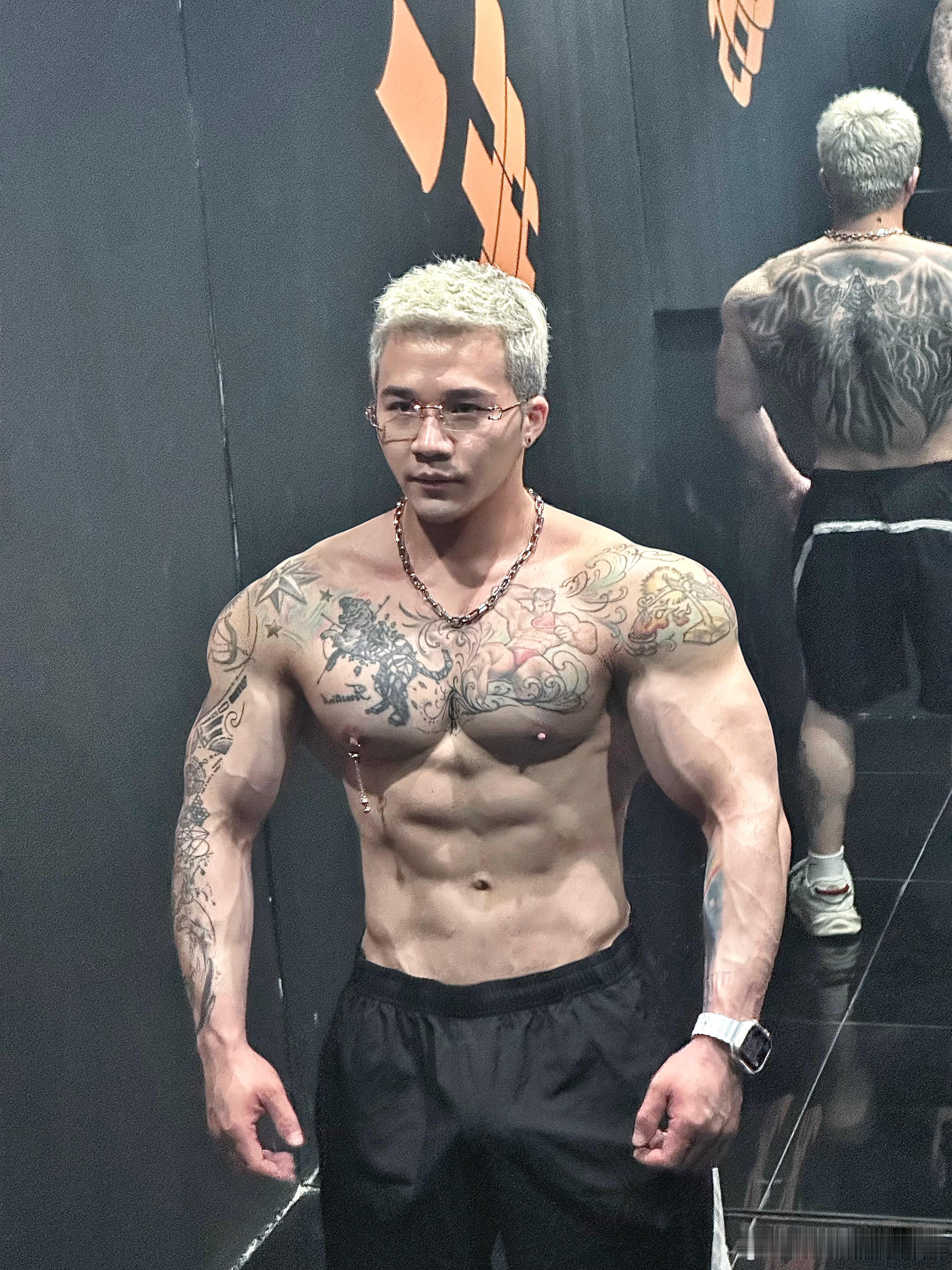维持的还行没肥哈哈哈继续保持做🐒🐒🐒健身肌不可失 ​​​