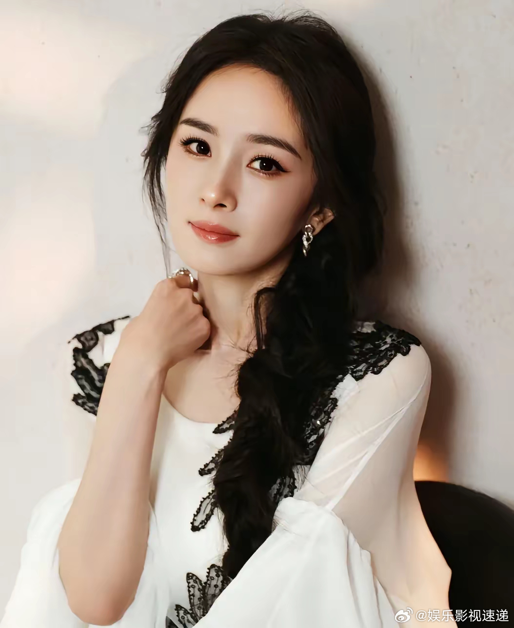 女明星杨幂的认知真的很高有人问她：你觉得怎么平衡家庭和事业？她直接怼回去：提出这