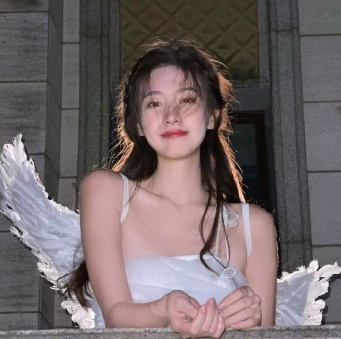 现在的感情大都消失在越来越不耐烦的语气越挂越快的电话和越回越慢的消息里 