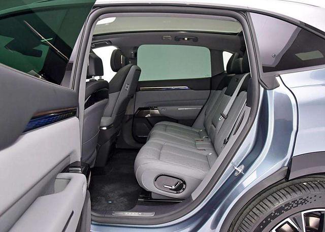 极氪7X21‑27万纯电家用SUV，900V高压平台，快充表现亮眼，长续航版CL