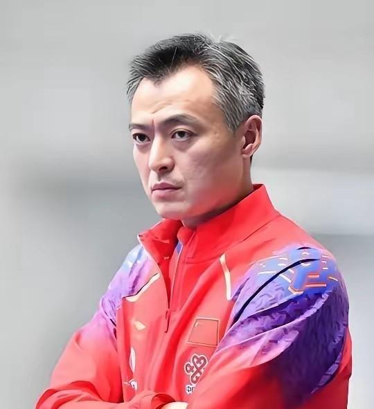 主持人问秦志戬：“你作为国乒的教练，教出了不少世界冠军，那你最舍不得的是谁？”秦