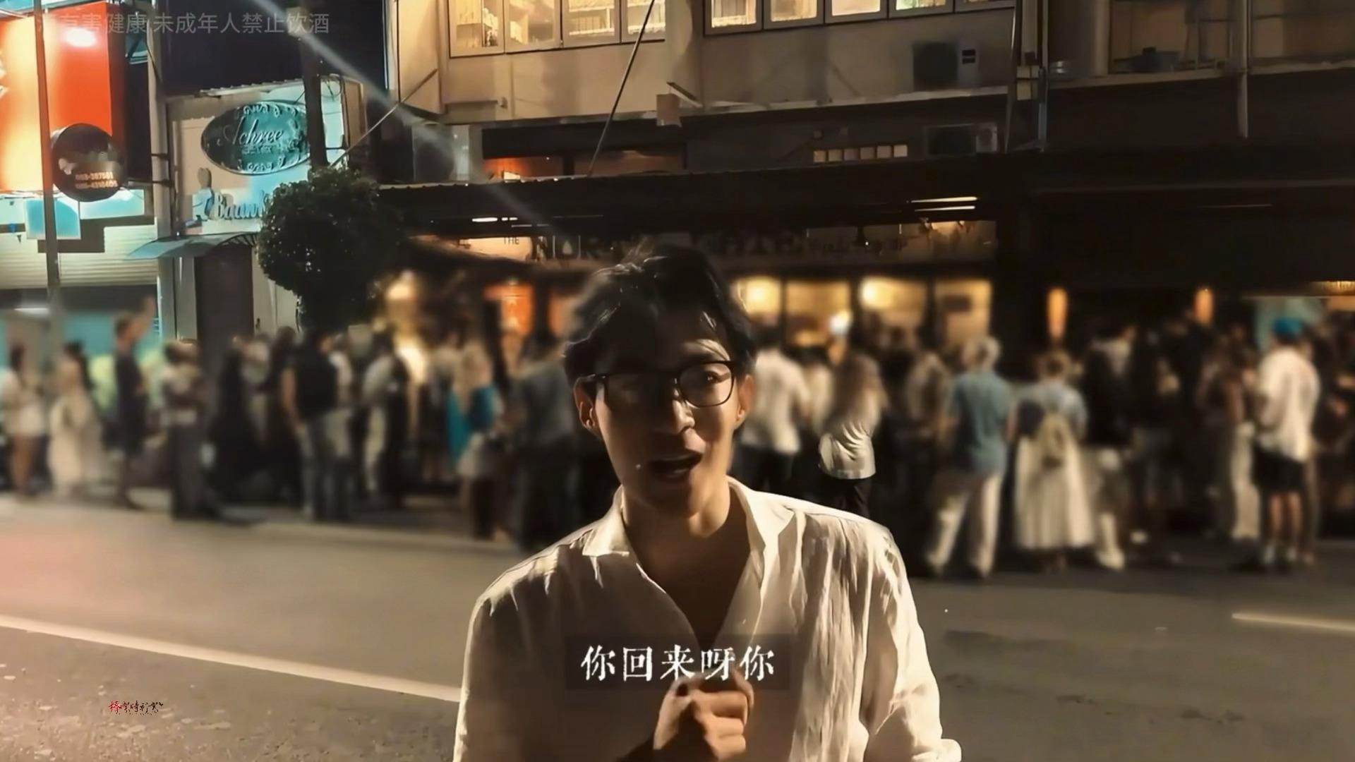 幸章力[超话]  伯伯调皮站马路上给老豆急的 ​​​