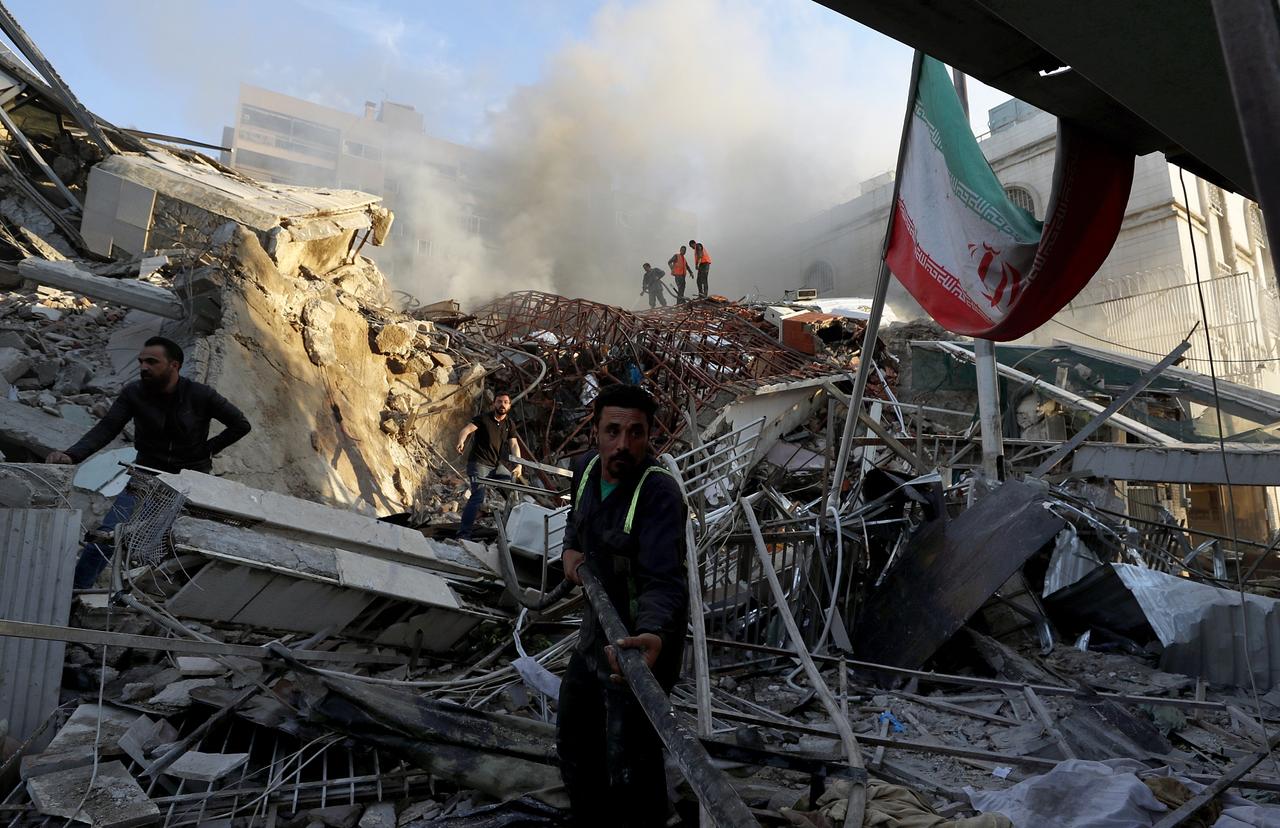 特朗普宣布对伊朗打击已胜利，适当时候停火。他会吗，即使他会，以色列是不会停止乘机