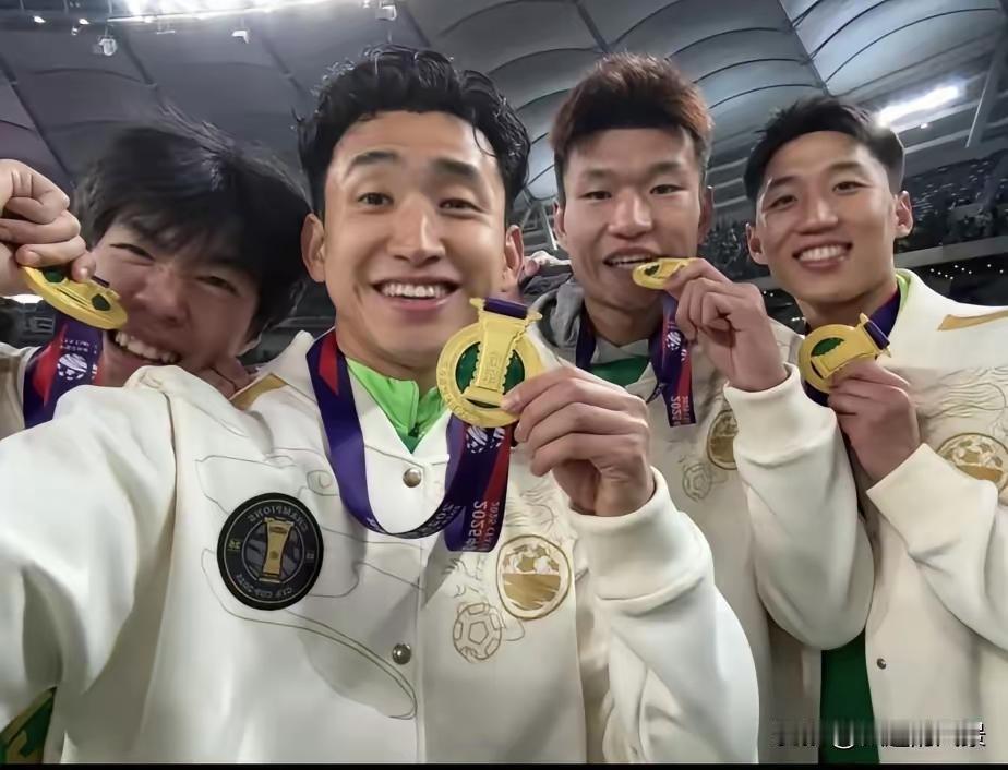 🏆🥇🥈🥉 冠军时刻，荣耀加冕！🎉👏