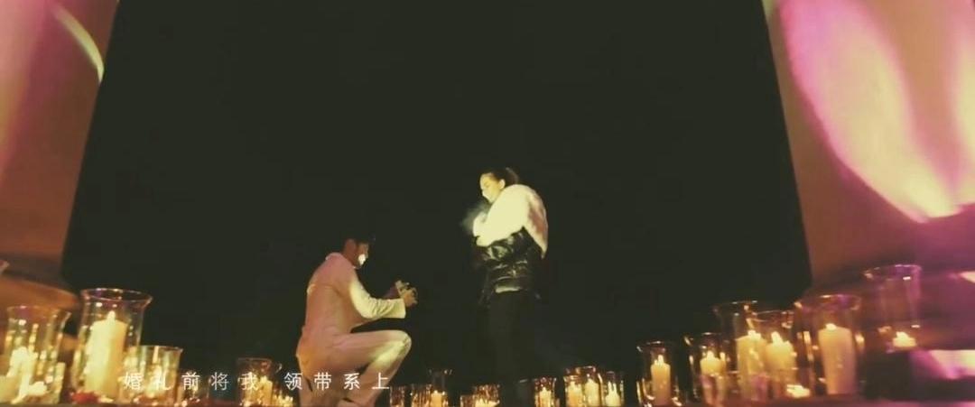 谁能想到，4月2日中午12点，周杰伦直接把十一年前的求婚现场搬上了全网屏幕。
 