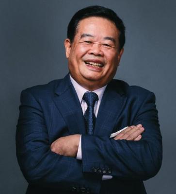 曹德旺为啥急于交班？

2025年10月16日，福耀玻璃发了个公告：创始人曹德旺