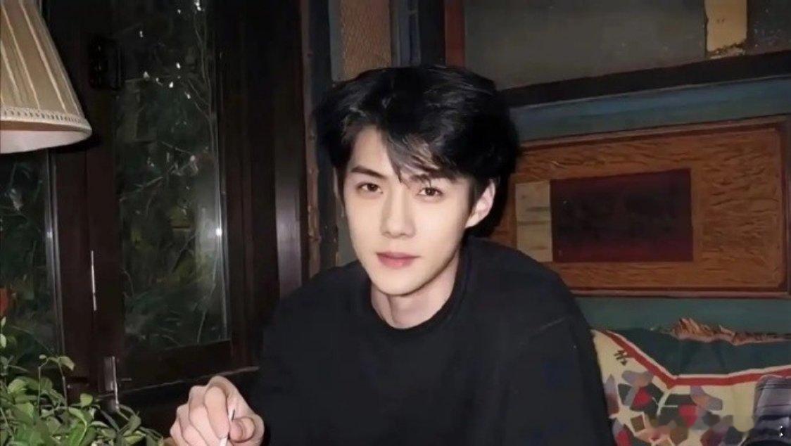 吴世勋柳贤珠恋情曝吴世勋与高尔夫球手柳贤珠相恋，香港同框、同去皮肤科医院等细节被