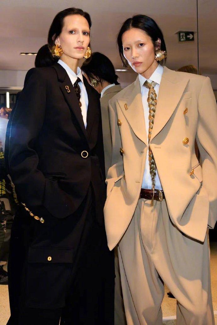 刘雯 再现“劳模”本色，一天连走三场大秀，Chloé、Rabanne (闭场)、