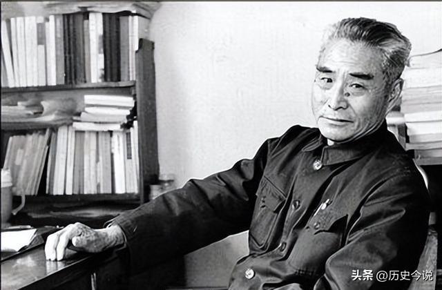 淮海战败依旧傲骨铮铮！黄埔同窗相见，黄维一句话道破两军将领差距
 
阅读此文前，
