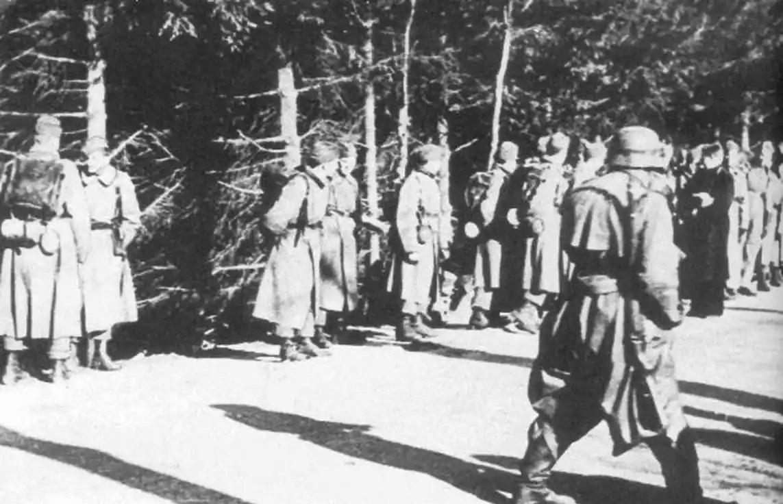 我军为啥要优待俘虏？国军将领哀叹：杀不得用不得，这招儿太毒了
 
这句抱怨，是国