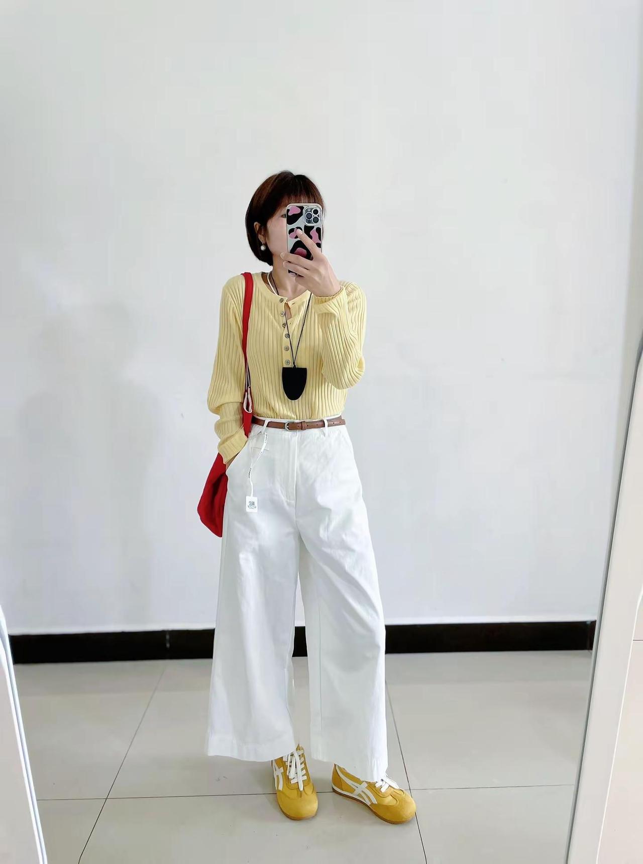 @原歌时装 不知不觉在大静家囤了这么多黄色系衣服，每件都爱不释手。果然年纪越大，