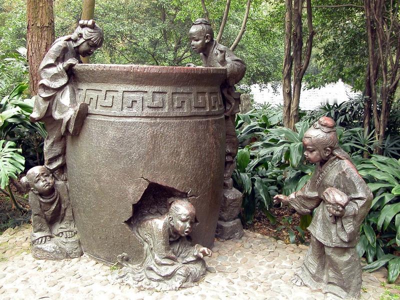 “大爱无私而无疆！德高望重而体面！”这两句话简直把高尚的品格描绘得淋漓尽致。就像