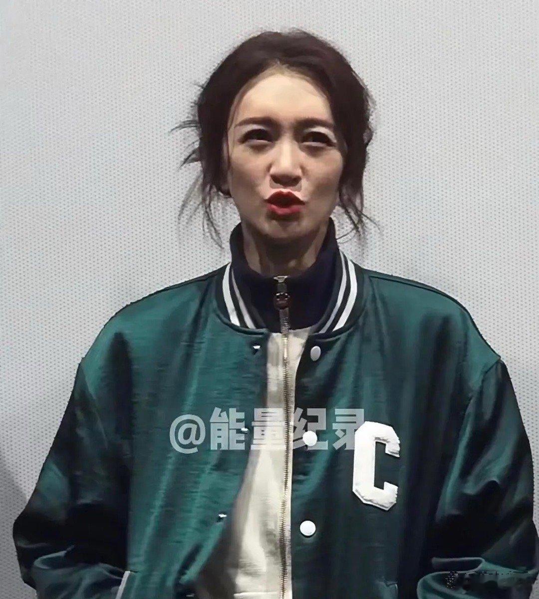 李小冉这年纪真的挺不错的，这个打光婴儿拍出来也像老头了，她的年纪，这样已经很年轻