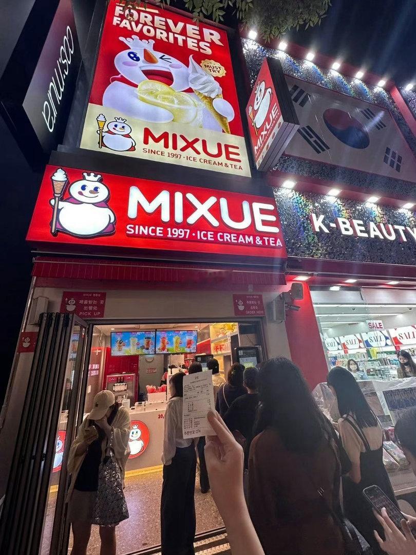 蜜雪冰城在韩国🇰🇷高贵成我喝不起的样子😭 