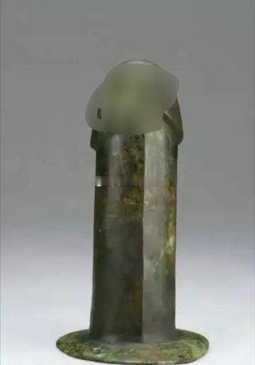 古人能玩的有多花，据说在本世纪初的上海工地，曾经出土过一个青铜玩意，这形状长得…