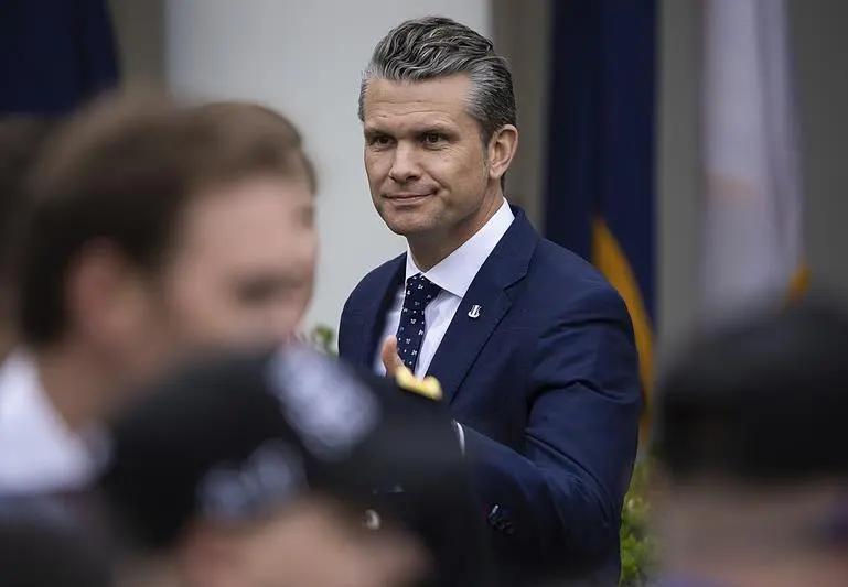 美防长要求数百名美军将领紧急集结，现在的美国防长应该不叫防长了，而应该叫作战部部