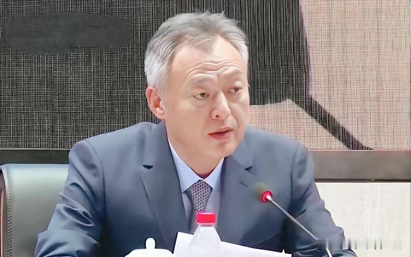 秦志戬宣布：孙颖莎、王楚钦五人自愿放弃2026亚锦赛选拔，国乒拿什么压制日本队？