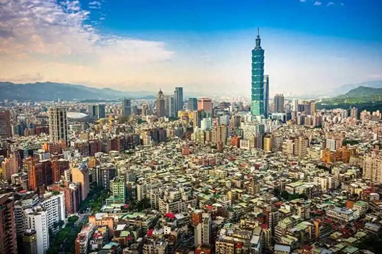 其实，台湾省有两个“共识”，一个是90％以上的人都不同意祖国的统一。就是他们的“