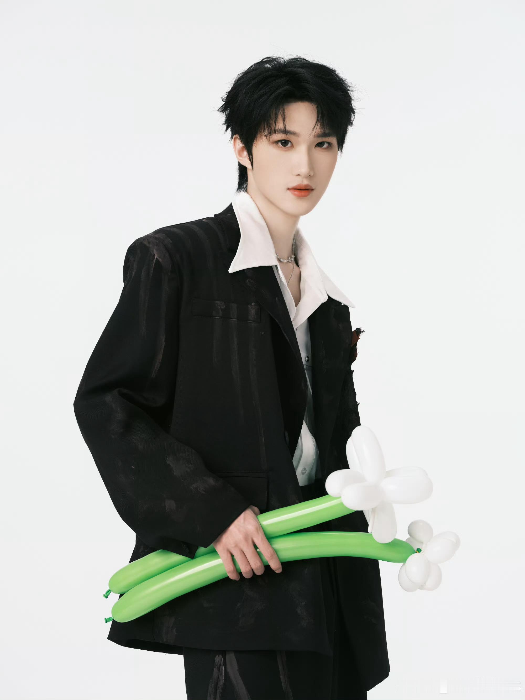 黄朔520发新歌这个黄朔好浪漫吧520发新歌💐💓那就期待《哈姆雷特不浪漫》上