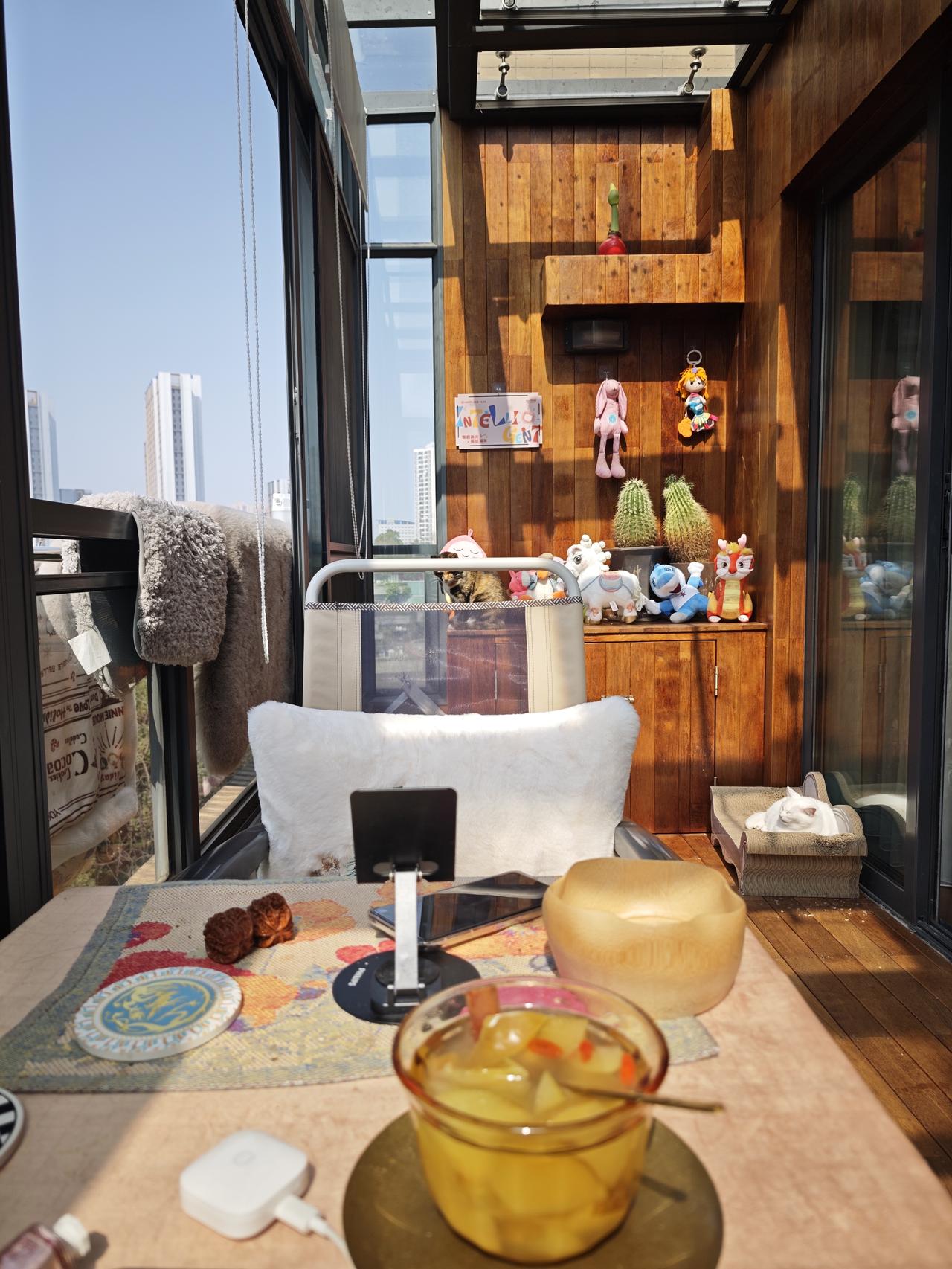 今天工作结束的早。录了六条音频，在音频基础上，又录了一条视频。稿子昨晚写好了，所