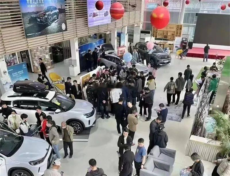 雪铁龙4S店还有这么热闹的？？？目前帝都的雪铁龙4S店还有几家呢？？？ 