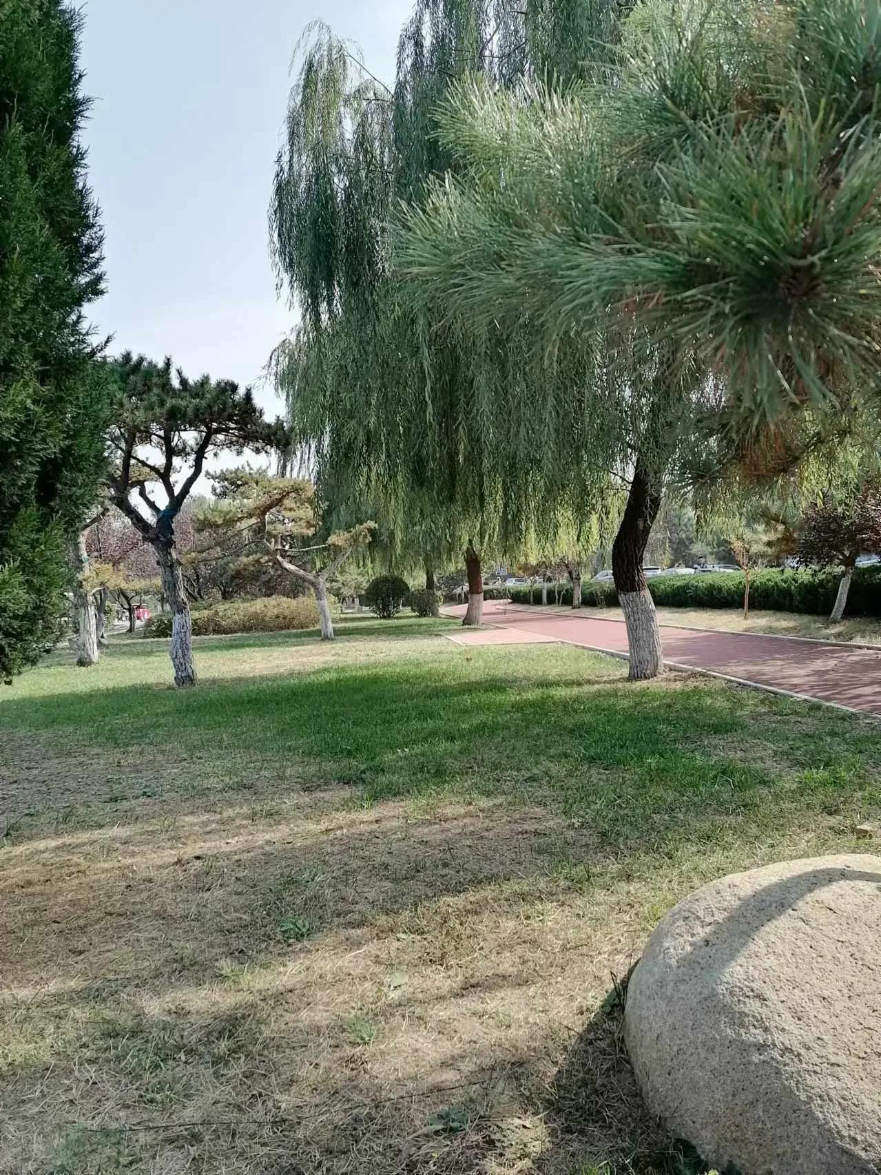 和善并非总是能带来好人缘，有时候，有点脾气才能让别人真正看得起你。