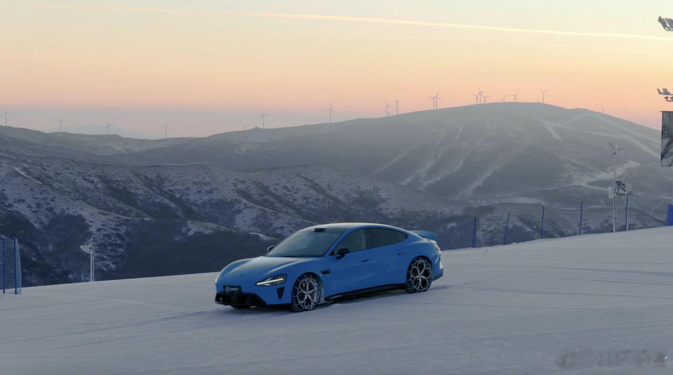 看到新SU7在冰天雪地里飘移的视频，第一感觉是：这真的是一台能买到的车吗？ 太帅