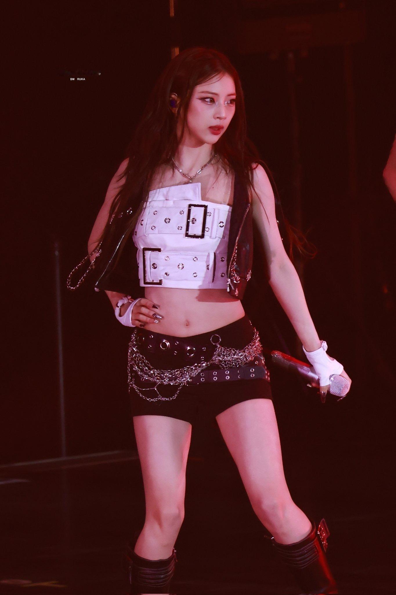 babymonster今晚演唱会Ruka从帅到萌只需要两个小蝴蝶结🎀 