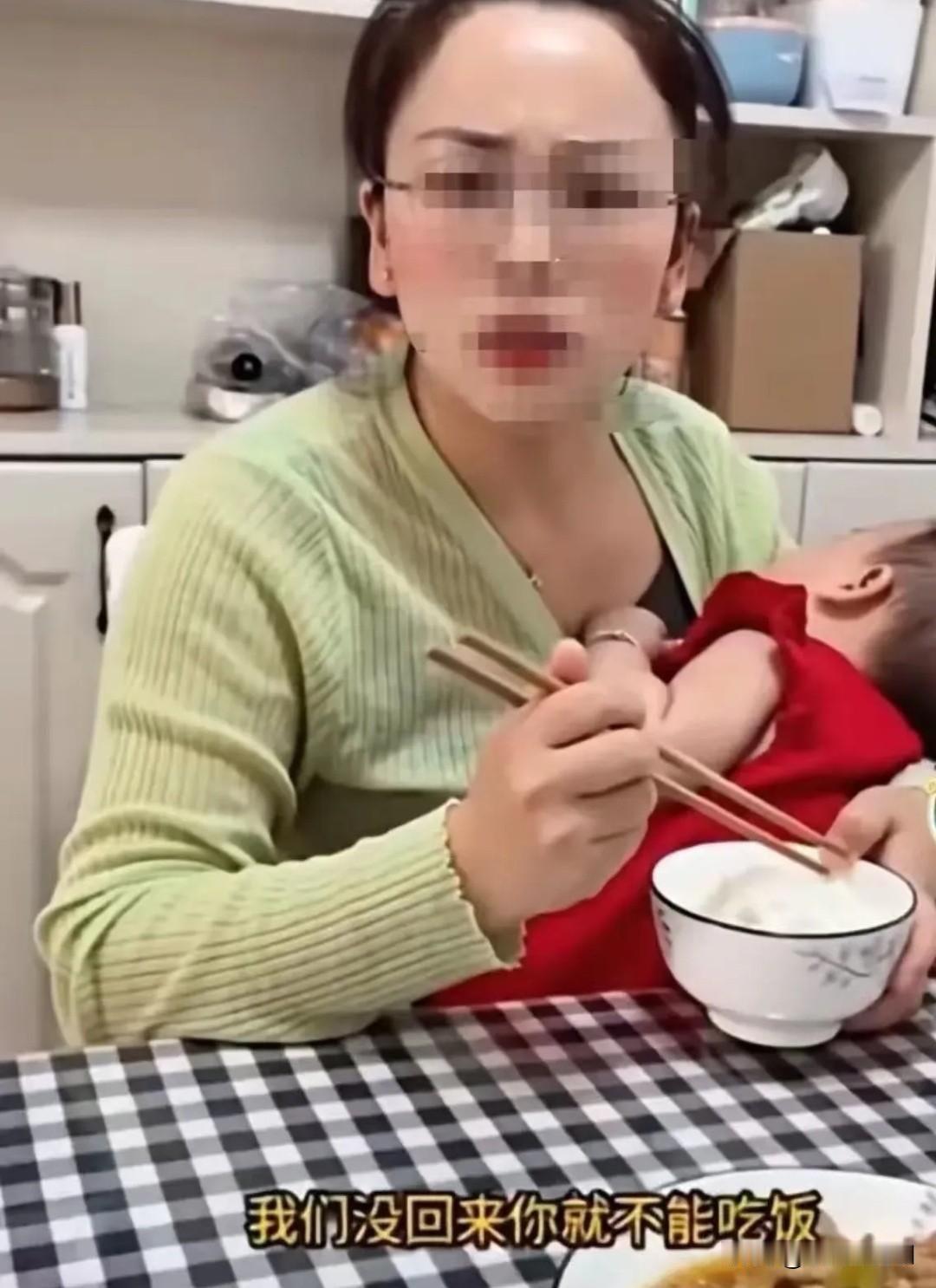 雇主下班回家撞见保姆提前开饭，当场出言质问。
女雇主小丽忙活一天推门进屋，看见保