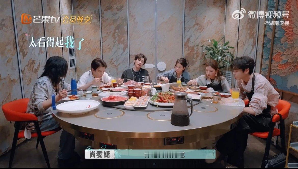 尚雯婕菜刀炒菜第一人尚雯婕其实是厨房黑洞吧 尚雯婕的综艺感藏不住了！菜刀炒菜的名