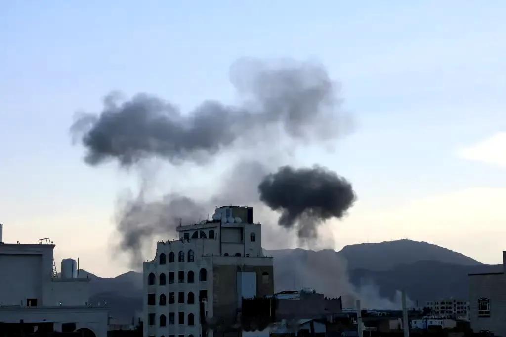 【美国对也门伊朗支持的胡塞叛军发动空袭，目标是武器系统和基地】
官员们称，美国周