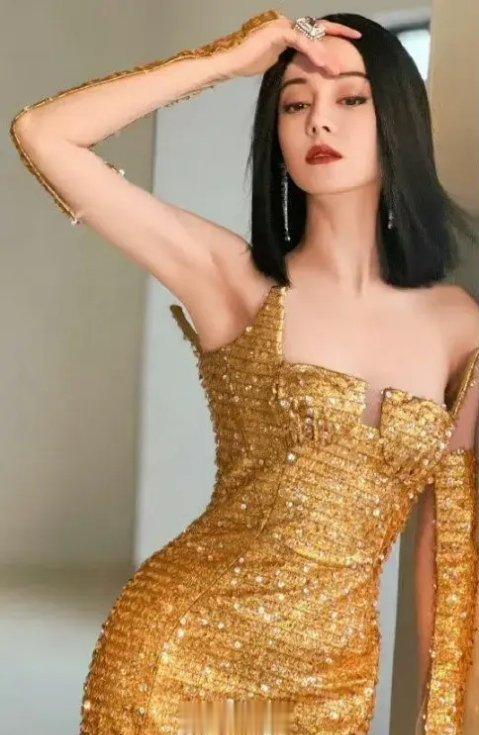 #美妆v赏#我感觉古力娜扎这几次红毯真的是铁了心的想赢迪丽热巴，造型一次比一次美