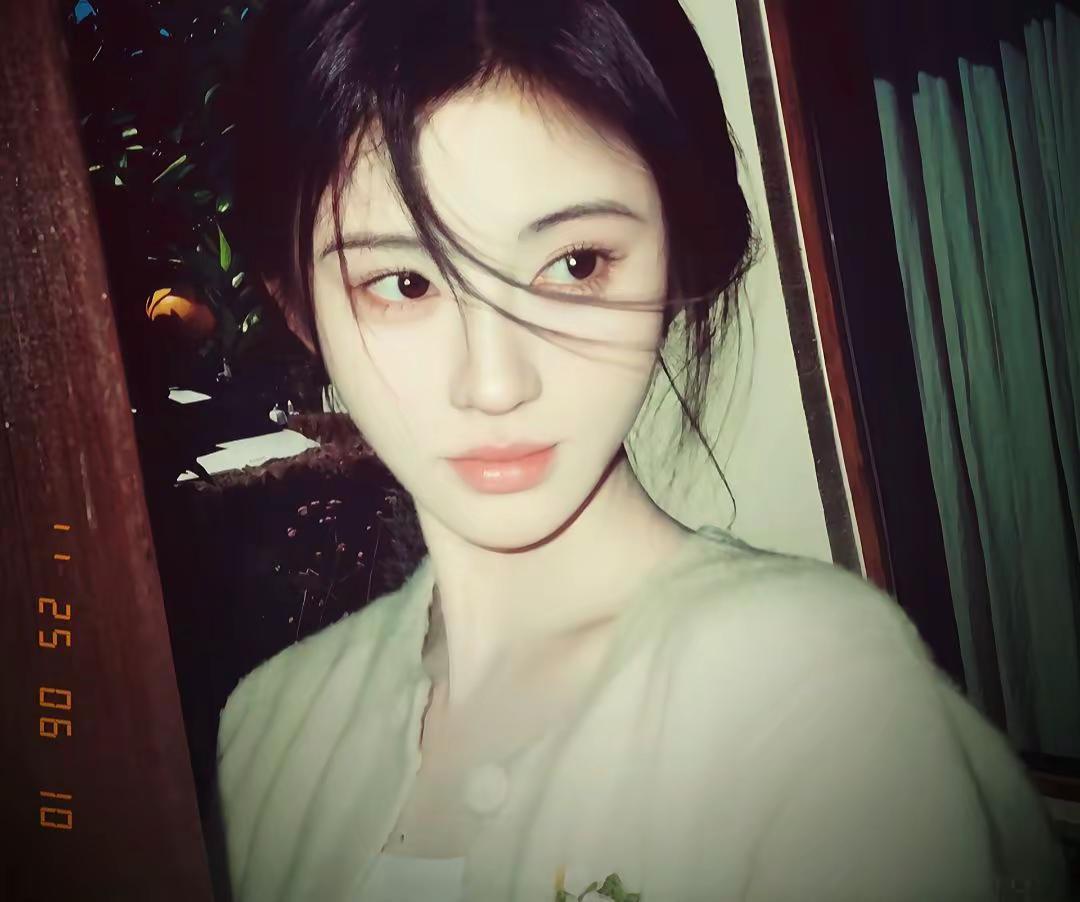 自古逢秋悲寂寥 我言秋日胜春朝神颜 鞠婧祎