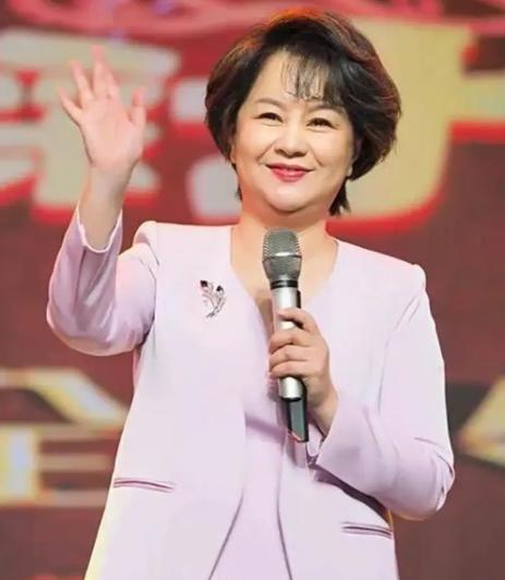 1999年，鞠萍向丈夫提出了离婚，丈夫同意离婚，却让她二选一，孩子和财产只能带走