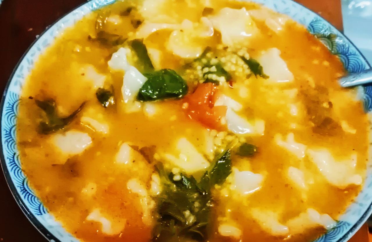 今天有点冷，来一碗热热呼呼的懒人麻食。