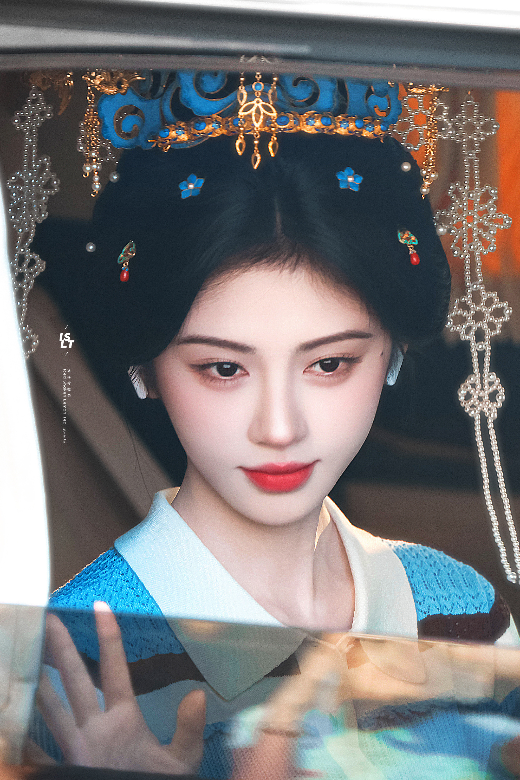 鞠婧祎 jjy鞠婧祎苏绿夏 "落日溺在云层里银河滑落一片掉进大海里该和你手牵手走