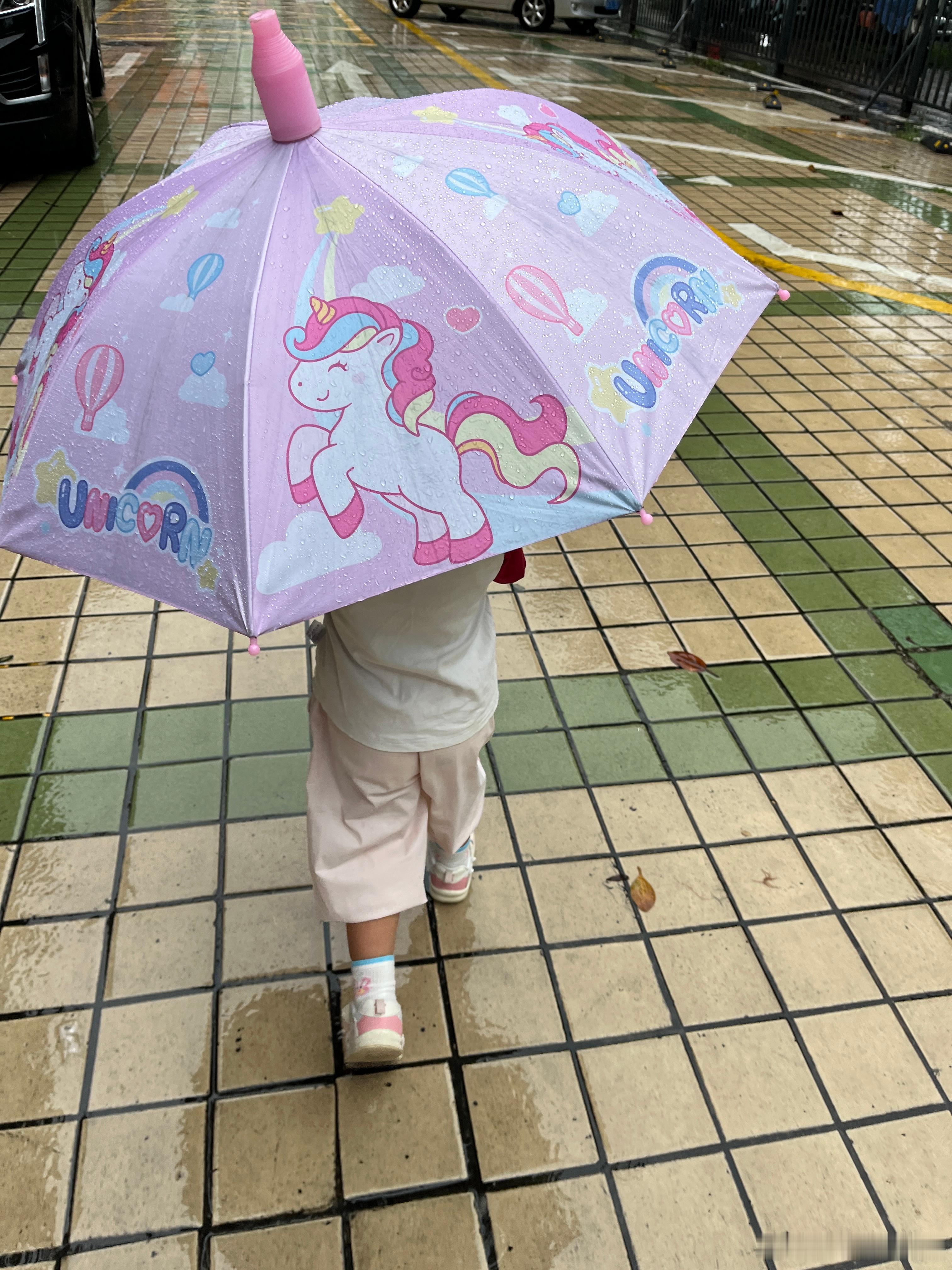 成功送进去，虽然上一天又放假，但是我受不了，冒雨也要送来窦骁结婚时网友调侃戴军娶